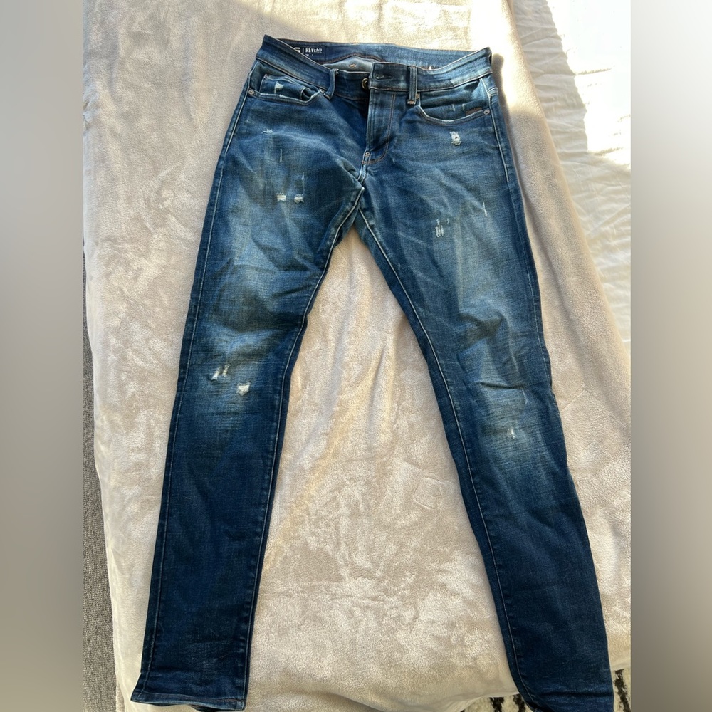 Men’s slim fit distressed blue jeans